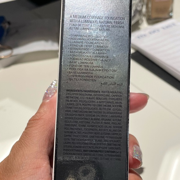 Anastasia Beverly Hills 400N luminous foundation - Picture 9 of 10